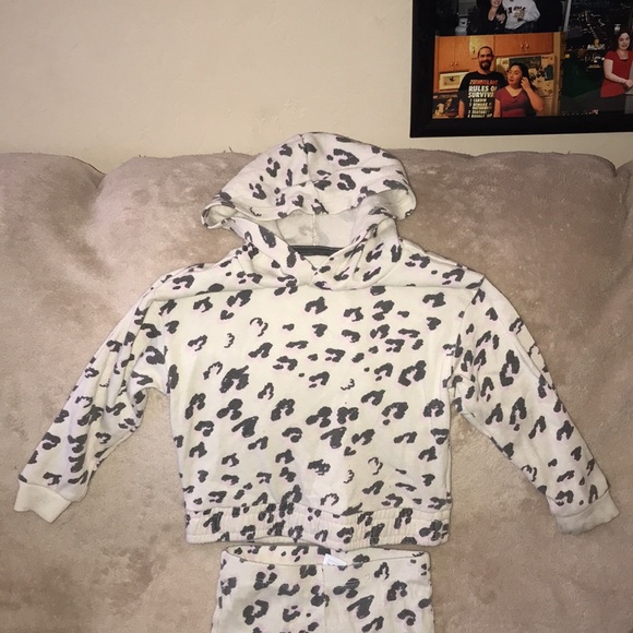 Grayson mini 3T hooded sweatshirt with matching thermal leggings 💕 - Picture 2 of 12